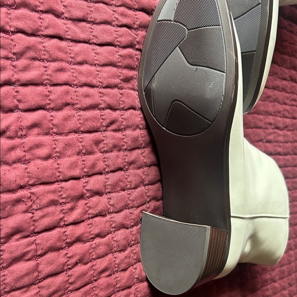 Sonoma Off-White Ankle Booties - Picture 6 of 11